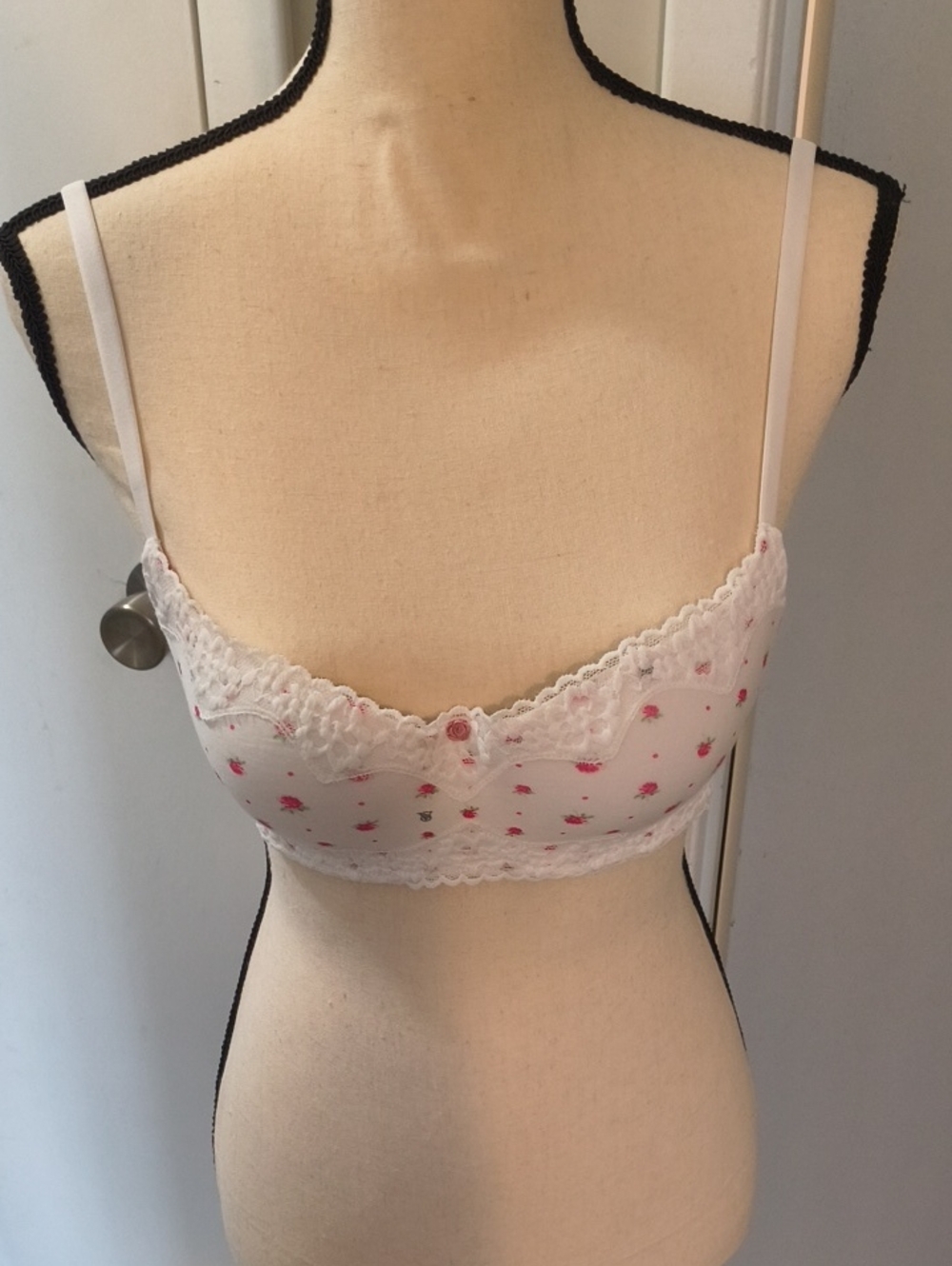 Victoria Secret White Lace-Trim Floral Bralette